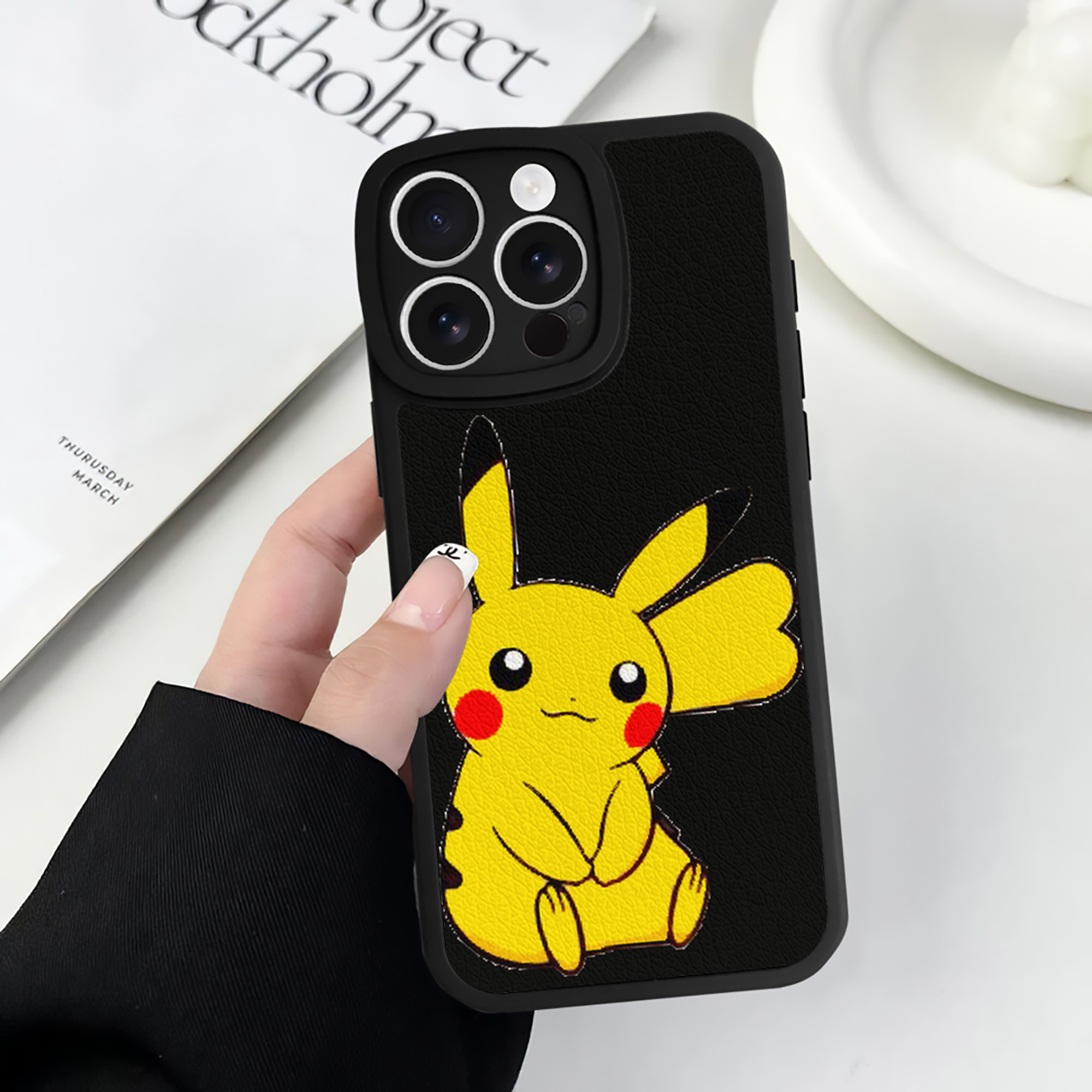 （画像用） ポケットモンスター Pokémon 【iPhone 16シリーズ対応】シリコンスマホケース（レザー調） 材質：シリコン